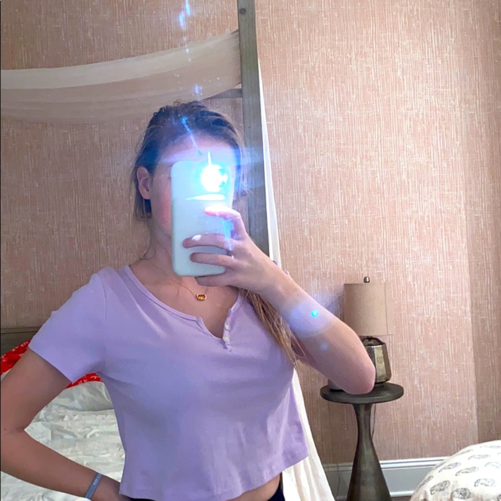 Hey guys!! i’m selling this cute purple top!